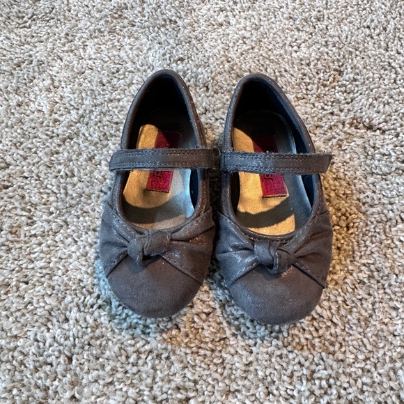 Toddler girl gray dress shoes with shimmer size 6 - Picture 2 of 10